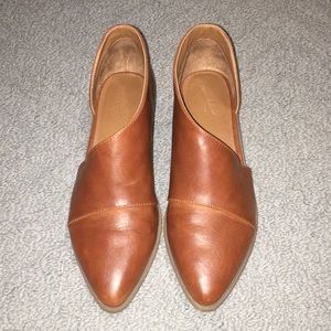 Unique cognac work flats! Comfy and stylish